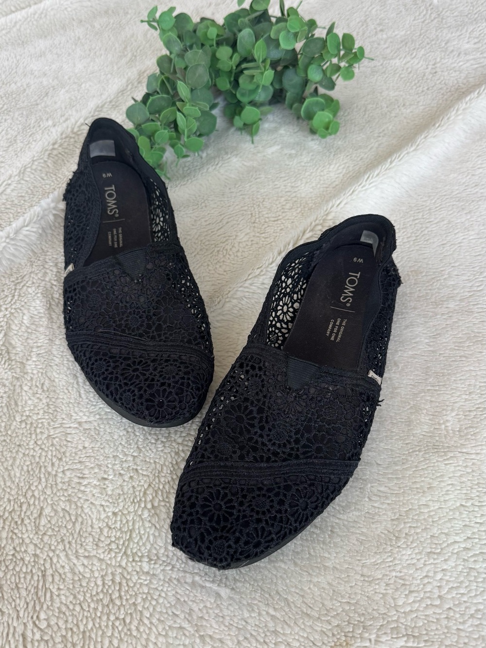 Toms Black Crochet Slip-On Flats size 9W